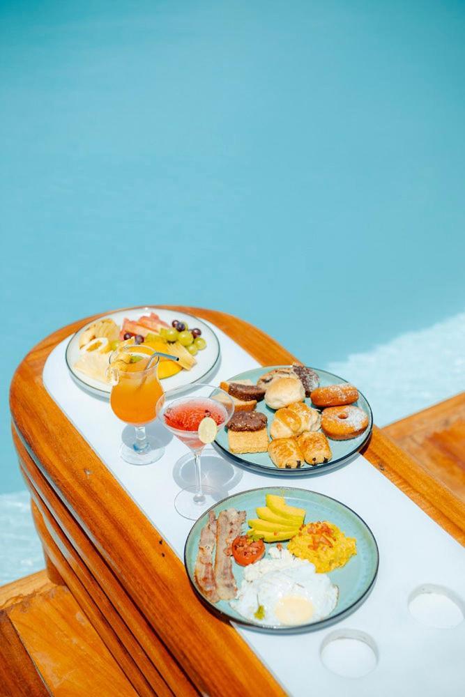Le Saint Tropez Hotell Kidoti Eksteriør bilde